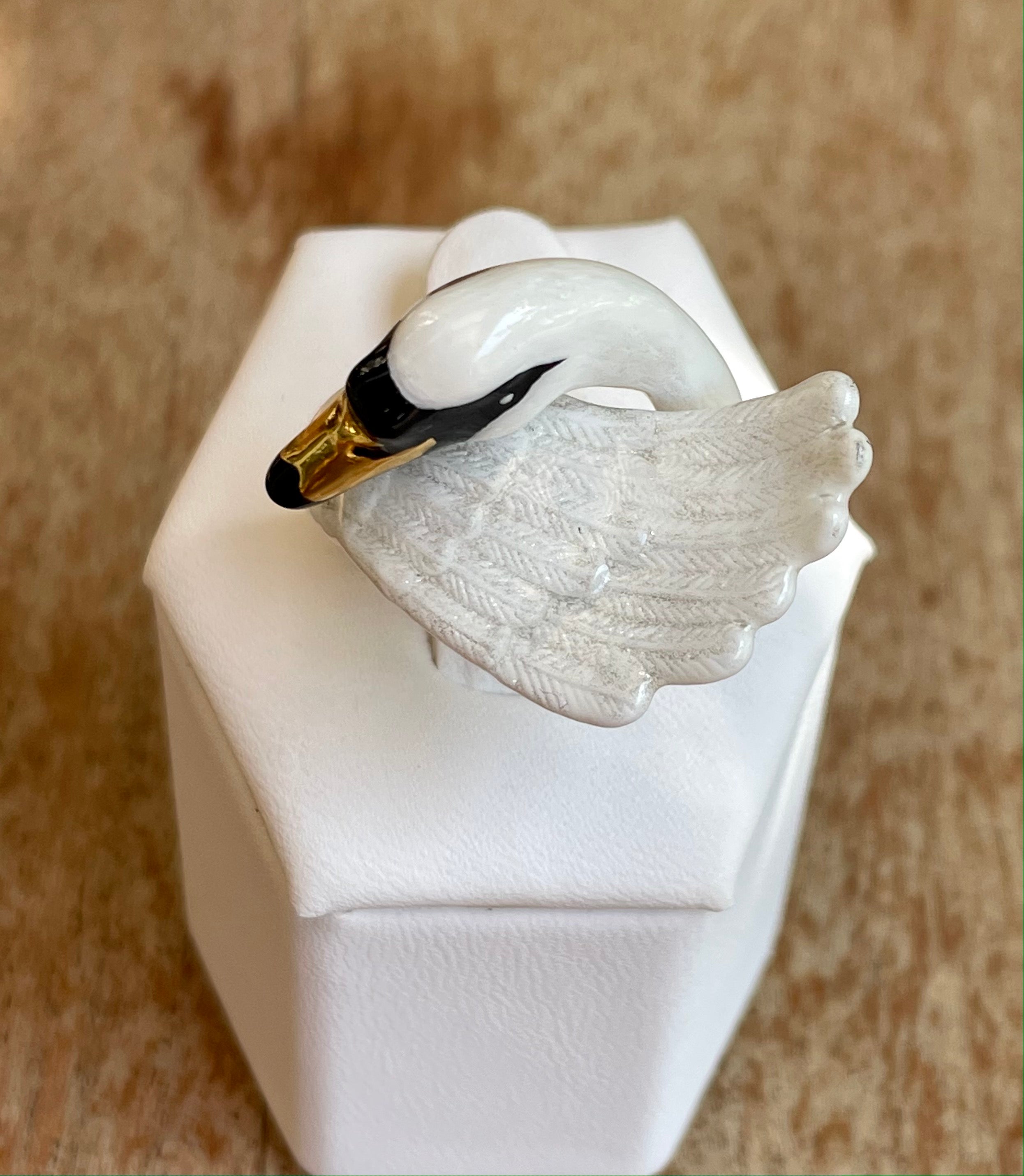 Anillo best sale cisne swarovski